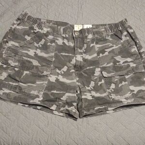 Gray Camouflage Men's Shorts​​